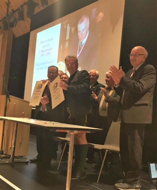 Im September 2017 wurde in Hallstadt die 35 jährige Partnerschaft zwischen Hallstadt und Hallstatt mit den beiden Bürgermeistern Thomas Söder und Alexander Scheutz gefeiert.  | Foto: Marktgemeinde Hallstatt