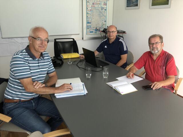 Der Arbeitskreis des Digitalen Fotoarchivs der Gemeinde Waldkirchen/Wesenufer (von links): Josef Razesberger, Walter Humer, Anton Gahleitner. | Foto: Walter Humer