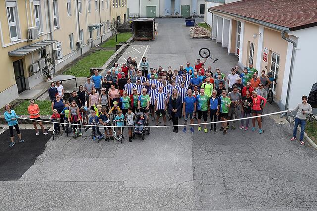 Nicht die Geschwindigkeit, der Spaß am gemeinsamen Lauferlebnis zählte beim Sappi-Werkslauf.  | Foto: Oberländer