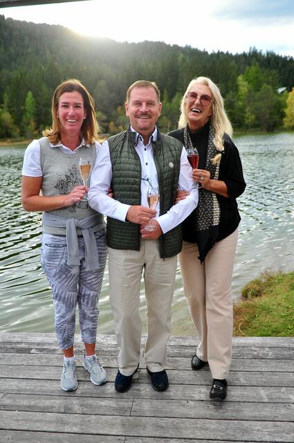 Beste Laune bei Lions-Governor Elisabeth Bacher-Bracke, LC Kaiser Maximilian-Präsident Peter Hörtnagl und Turnier-Organisatorin Nina Wedl (v.r.).