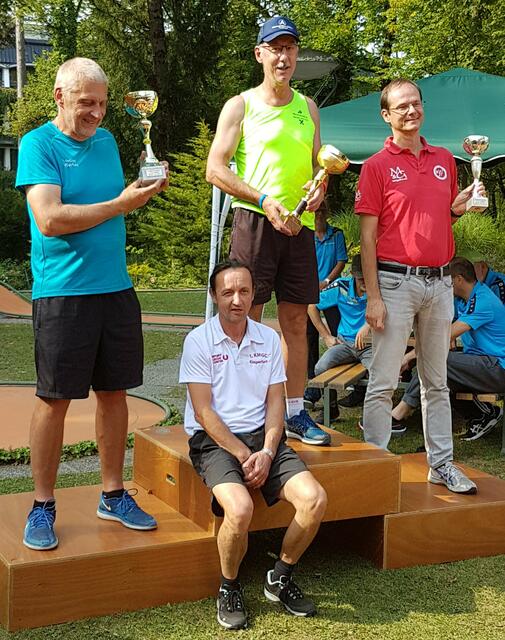 Franz Lechner freut sich über den Sieg bei den Senioren. In Slowenien erspielte der Braunauer sogar den Bestscore unter allen Teilnehmern.  | Foto: MSC Braunau