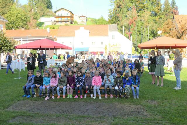 Die Kinder haben ebenso Programm für das Eröffnungsfest der sanierten Volksschule in Wies gemacht. | Foto: Rosemarie Waltl