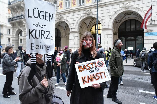 Mit Plakaten wurde gegen den Kanzler Stimmung gemacht. | Foto: Markus Spitzauer