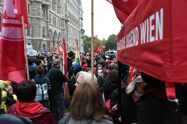 Die Demonstration startete um 18:00 Uhr. | Foto: Markus Spitzauer