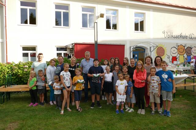Am Marktplatz fand das Abschlussfest zum Kinder- und Jugendsommer in Wies statt. | Foto: Cornelia Semmernegg