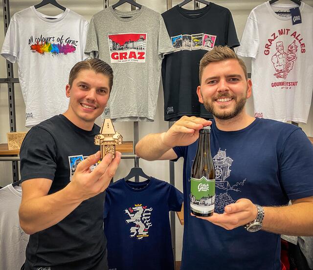 Alexander Mohr und Markus Zisser haben einen Souvenirshop der etwas anderen Art in der Franziskanergasse eröffnet.