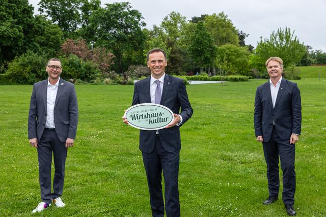 Bildbeschriftung:
Pressefoto:
Harald Pollak - Obmann der Niederösterreichischen Wirtshauskultur, Jochen Danninger – Tourismuslandesrat, Michael Duscher – Geschäftsführer der Niederösterreich Werbung
 | Foto: www.foto-agent.at