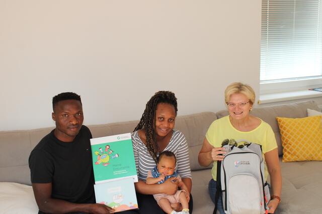 Issiaka Ouedraogo, Christina Yameogo mit Sohn Cayden und Vizebürgermeisterin Erika Zeh. | Foto: Marktgemeinde Pyhra