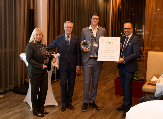 v.l.n.r. Beatrice Schmidt (Industriemagazin), Hubert Biedermann (ÖVIA), Philipp Schmitzberger (IcoSense), Helmut Röck (Wirtschaftskammer Stmk.) | Foto: (c) Hans Thomas Maier