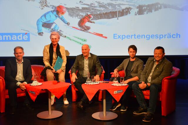Beim Expertengespräch (v.l.): Tourismusforscher Holger Sicking, Vize-Bgm. Evi Huber, Ski amadé-Geschäftsführer Christoph Eisinger, Wirtschaftspsychologe Marcel Beaufils und Ski amadé-Präsident Wolfgang Hettegger. | Foto: Ski amadé