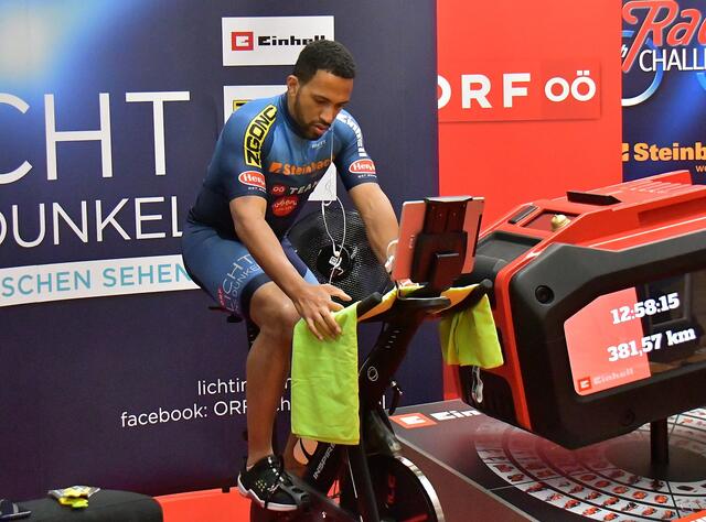 Cesár Sampson tritt seine 2. Schicht an...