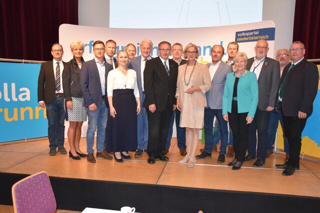 Alle neu und wiedergewählten Funktionäre in den Teilbezirken. | Foto: Alexandra Goll