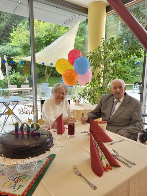 Maria Tinhofer und Karl Leidenfrost freuen sich schon auf das Mittagessen | Foto: SeneCura Pressbaum
