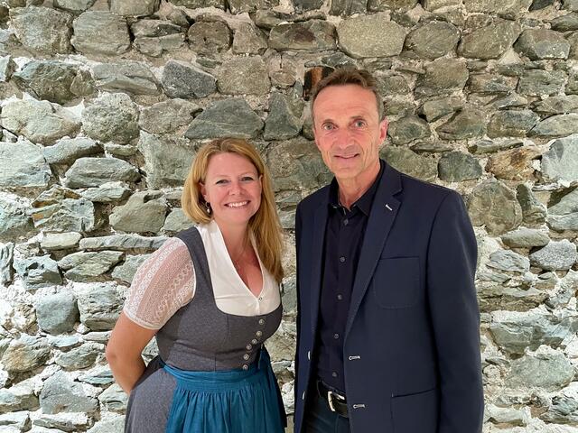 Georgia Winkler-Pletzer und Obmann Günther Brennsteiner von der Leader Region Nationalpark Hohe Tauern begrüßten die Gäste zum 4. Klimagipfel in Mittersill. | Foto: Johanna Grießer