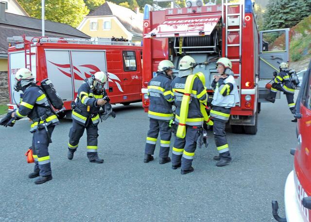 Im Rahmen der groß angelegten Übung im Heilmoorbad Schwanberg standen die Themen Brandbekämpfung und Menschenrettung im Fokus.  | Foto: FF Bad Schwanberg 