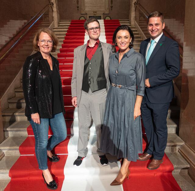 Sozial-Landesrätin Christiane Teschl-Hofmeister, Pascal Zschetsche (Zivildiener des Jahres 2020), Bundesministerin Elisabeth Köstinger, Abgeordneter zum Nationalrat Lukas Brandweiner | Foto: Musser