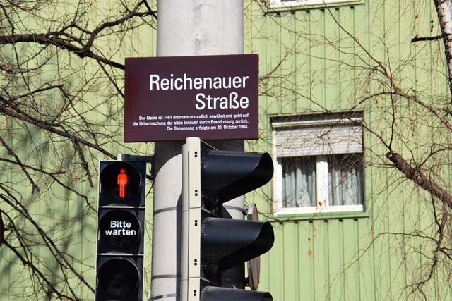 Nichts geht mehr: Stau und Chaos in der Reichenauer Straße durch die Veranstaltungssperre der Kreuzung Reichenauer Straße/Pembaurstraße. | Foto: Stadtblatt