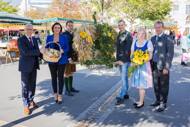 Stolz auf die steirischen Bauern: Hans Seitinger, Elisabeth Köstinger (l.) und Kammerpräsident Franz Titschenbacher (r.).