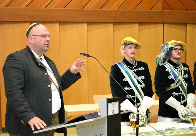 Festredner Jürgen Fortin (l.) versuchte Lösungen für die Rettung des Welklimas aufzuzeigen. | Foto: MKV
