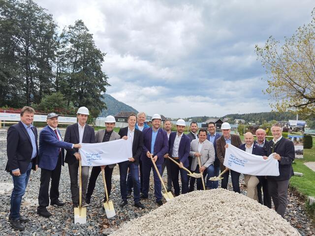 Vergangene Woche fand in Unterburg am Klopeiner See mit Vertretern des Landes, aus Politik, Wirtschaft und Tourismus der offizielle Spatenstich für das dritte Kärntner Badehaus statt.