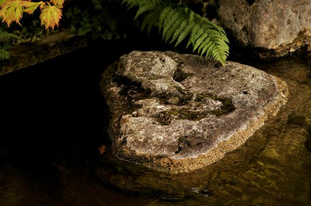 ein Herzstein mit Gesicht 