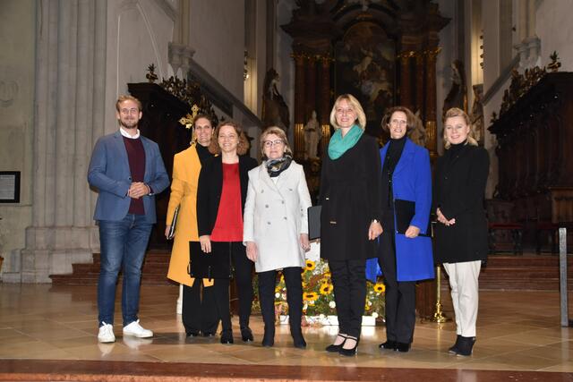 Maximilian Machek-Rückert, Katja Hendling, Judith Bruckschweiger, Erika Buchinger, Andrea Schneider, Birgit Hauer und Sabine Gremel beim 4Voicez Konzert "Musica"