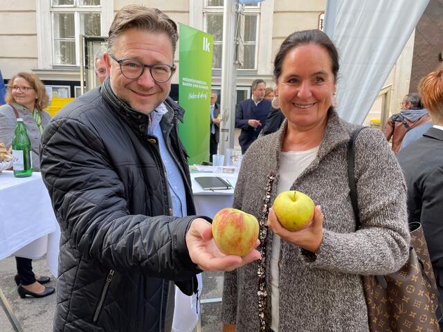 Stadtmarketing Krems GF Horst Berger, STR Sonja Hockauf-Bartaschek | Foto: Necker