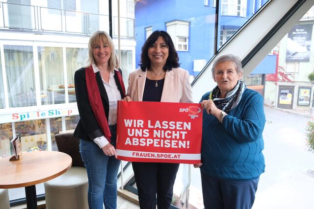 SPÖ-Frauen fordern mehr Vollzeitarbeitsplätze für Frauen, bessere Aufteilung von Arbeit: SPÖ-Landesfrauenvorsitzende NRin Selma Yildirim (mi.) und die Bezirksfrauenvorsitzenden Alexandra Zolitsch (Imst) und Brigitte Trötzmüller (Landeck) (re.). | Foto: SPÖ