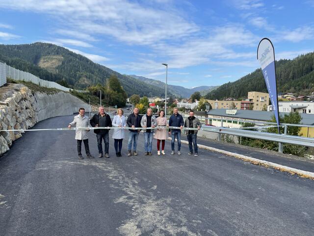 Die Auffahrt zum Hochfeld im Bereich Ziegeleiweg ist erweitert worden, die offizielle Eröffnung erfolgte am vergangenen Montag.