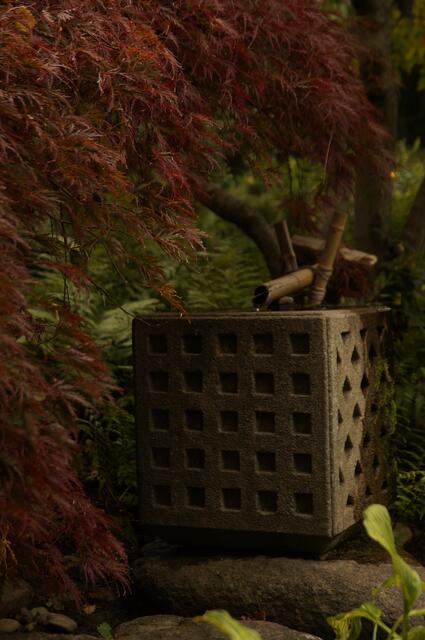 Quellbecken vor der Laube 