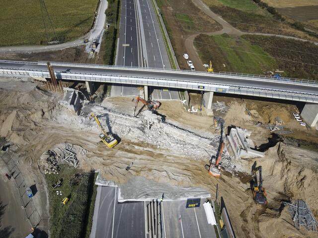 Am Wochenende fielen alle drei Brücken über die A9. | Foto: ÖBB/Chris Zenz