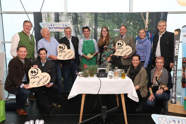 PEFC Austria präsentierte im Panoramarestaurant W11 am Stuhleck ihre neue Kampagne "Achte beim Einkauf auf den Wald". | Foto: PEFC Austria/Armin Russold