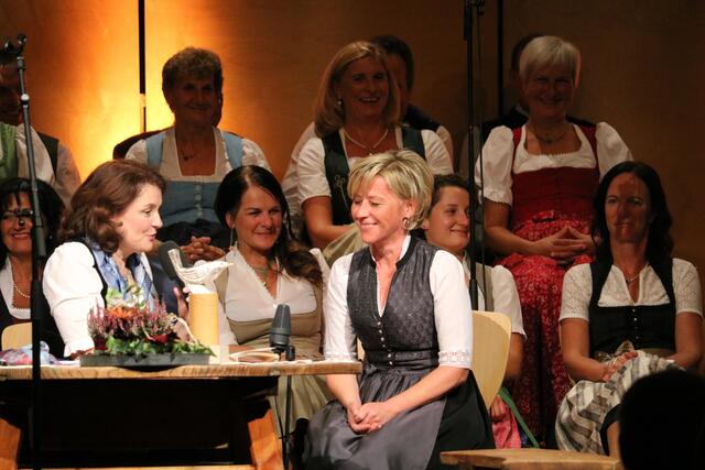 Das Frauenquartett De cater aus Südtirol spricht viele Sprachen aber "unsere liebste Sprache ist die Sprache der Musik", wurde am Tisch bei Caroline Koller erzählt.