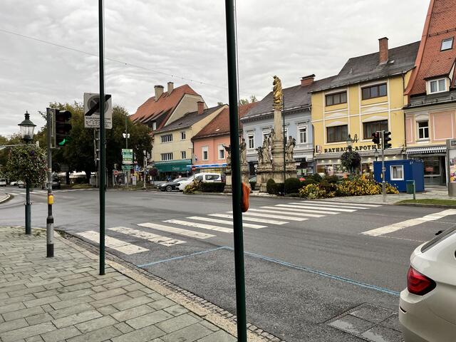 Diese Kreuzung am Voitsberger Hauptplatz soll in einen Kreisverkehr ohne Ampeln umgebaut werden.