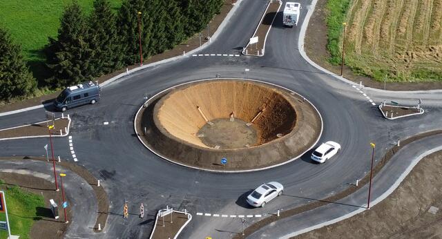 Eine Luftaufnahme des neuen Kreisverkehr St. Michael im Lungau mit Blickrichtung Nord-Ost.