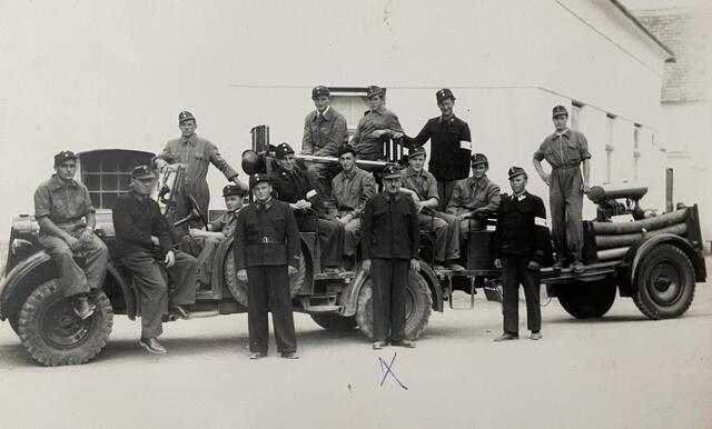 Elisabeth Blasz schreibt zu diesem Foto: „Das Bild zeigt die Feuerwehr St. Margarethen. Mein Großvater (geb. 1896) war Uniformschneider der Feuerwehr.“