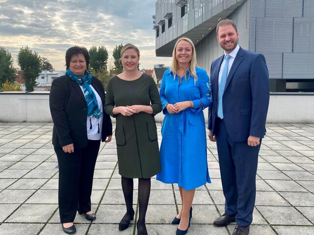 Julia Wagentristl (2.v.r.) wurde einstimmig zur neuen Landesleiterin der ÖVP Frauen im Burgenland gewählt. | Foto: VP MA