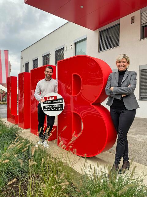 Stellen die Lehrlinge in den Mittelpunkt: Marketingleiter Thomas Raser und Doris Enzensberger-Gasser, geschäftsführende Gesellschafterin der Lieb Unternehmensgruppe