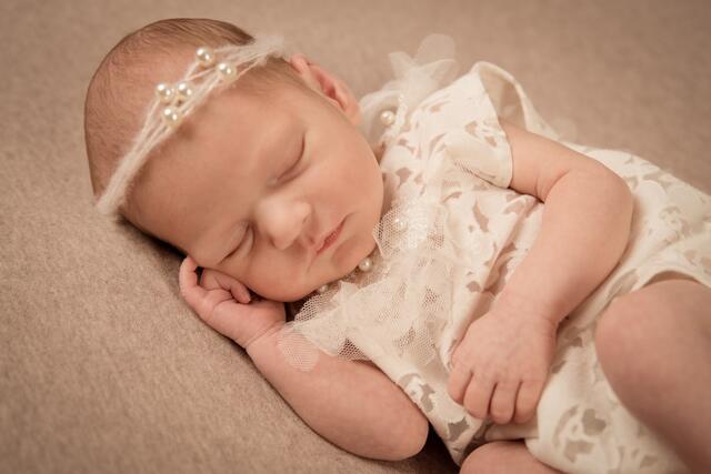 Sophia Johanna
Geburt: 9. August
50 cm, 2.476 g
Julia Ladner und Markus Jauk aus Wildon | Foto: Claudia Reisinger Photografie