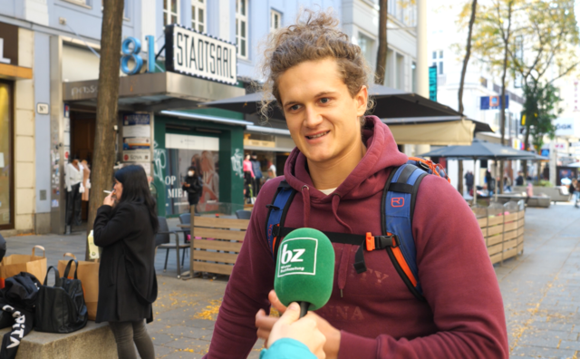 "Ich finde es war an der Zeit, dass er jetzt einmal zurückgetreten ist", findet Johannes (25).
