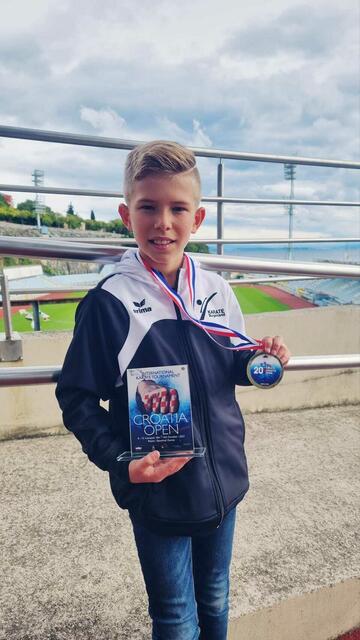 Emil Zadina überzeugt in der Klasse der 10-jährigen und setzt seinen Erfolgskurs weiter fort. | Foto: Frieways Karateklub