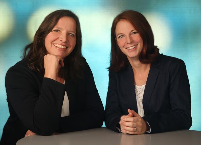 Für Eva Sigl und Andrea Heinzle von Qualizymes Diagnostics war es anfangs nicht leicht, einen sicheren Job aufzugeben und ein eigenes Unternehmen zu gründen. Heute sind sie aber froh, den Schritt gewagt zu haben. | Foto: Foto Furgler