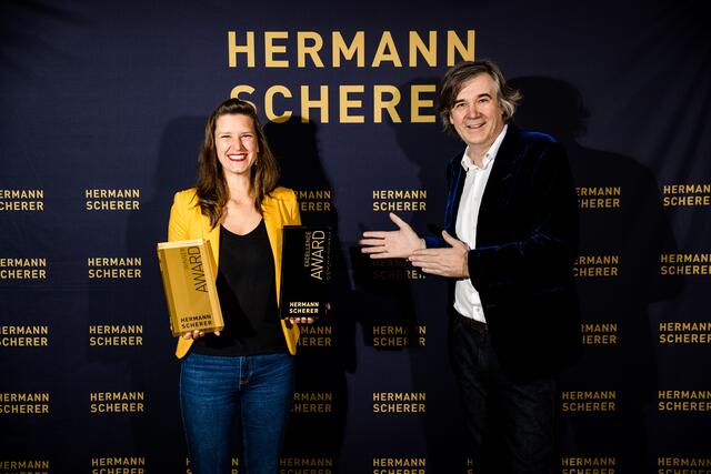 Zwei Awards, verliehen von Hermann Scherer, für Blanka Vötsch aus Rauchegg bei Mooskirchen | Foto: Daniel Pfau