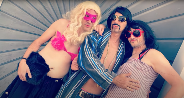 Tante Hedwig topseriös wie gewohnt im neuen Video zum Song "Busenallergie".
