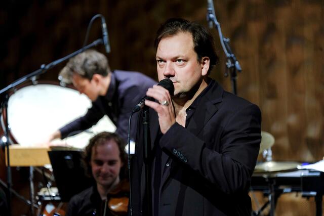 Das Residenzorchester der Hamburger Elbphilharmonie  "Ensemble Resonanz" wird mit Schauspieler Charly Hübner das Eröffnungskonzert "Mercy Seat" wagen, das eine Mischung aus Franz Schubert und Nick Cave zu werden verspricht.   | Foto: Altstadtverband/Jann Wilken