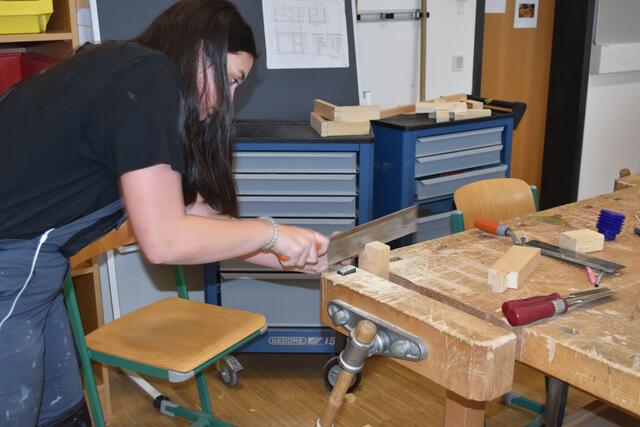 Immer mehr Mädchen entdecken die Freude am Handwerk und entscheiden sich für einen technischen Fachbereich an der Polytechnischen Schule in Grieskirchen. | Foto: PTS Grieskirchen/Pilz