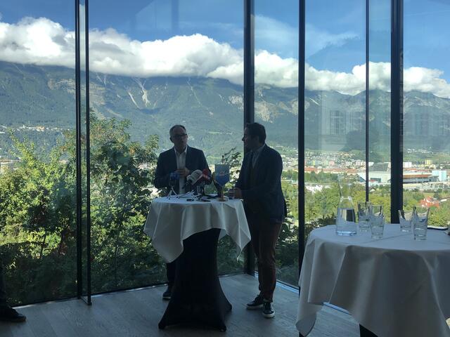 Karl Schmidhofer ist seit 100 Tagen Präsident des Österreichischen Skiverbands. Wie heute in einer Pressekonferenz bekanntgeben, tritt er aus persönlichen Gründen ab sofort zurück.
