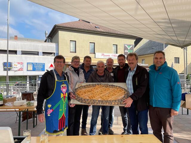Beim Bürgermeisterkochen wurden 750 Euro erzielt.