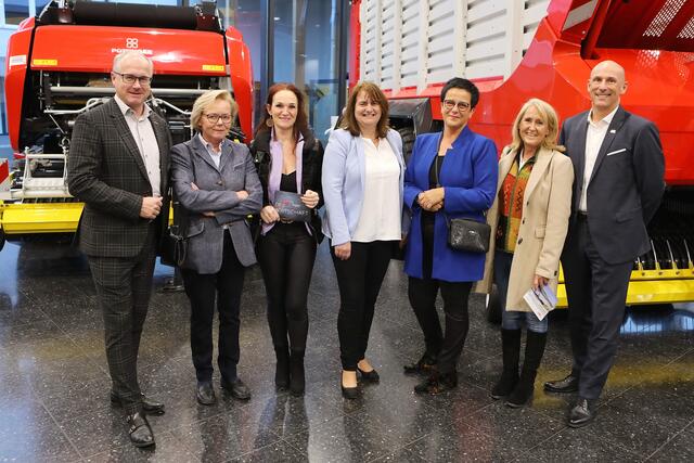 Von links: Günther Baschinger, Ingrid Sterrer, Helga Schörgendorfer, Gabriele Leidinger, Regina Klaffenböck, Eva Wimmer und Gregor Dietachmayr.