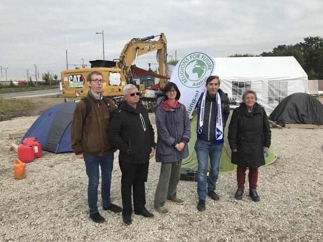 V.l.n.r.: Raphael Lichtenberger (Vize-Vorsitzender der Katholischen Hochschuljugend Wien), Reinhard Bödenauer (Vizepräsident der Katholischen Aktion Wien), Katharina Renner (Vizepräsidentin der Katholischen Aktion Österreich), Christoph Watz (Generalsekretär der KA Wien), Erni Novosel (Katholische Frauenbewegung Leopoldau).